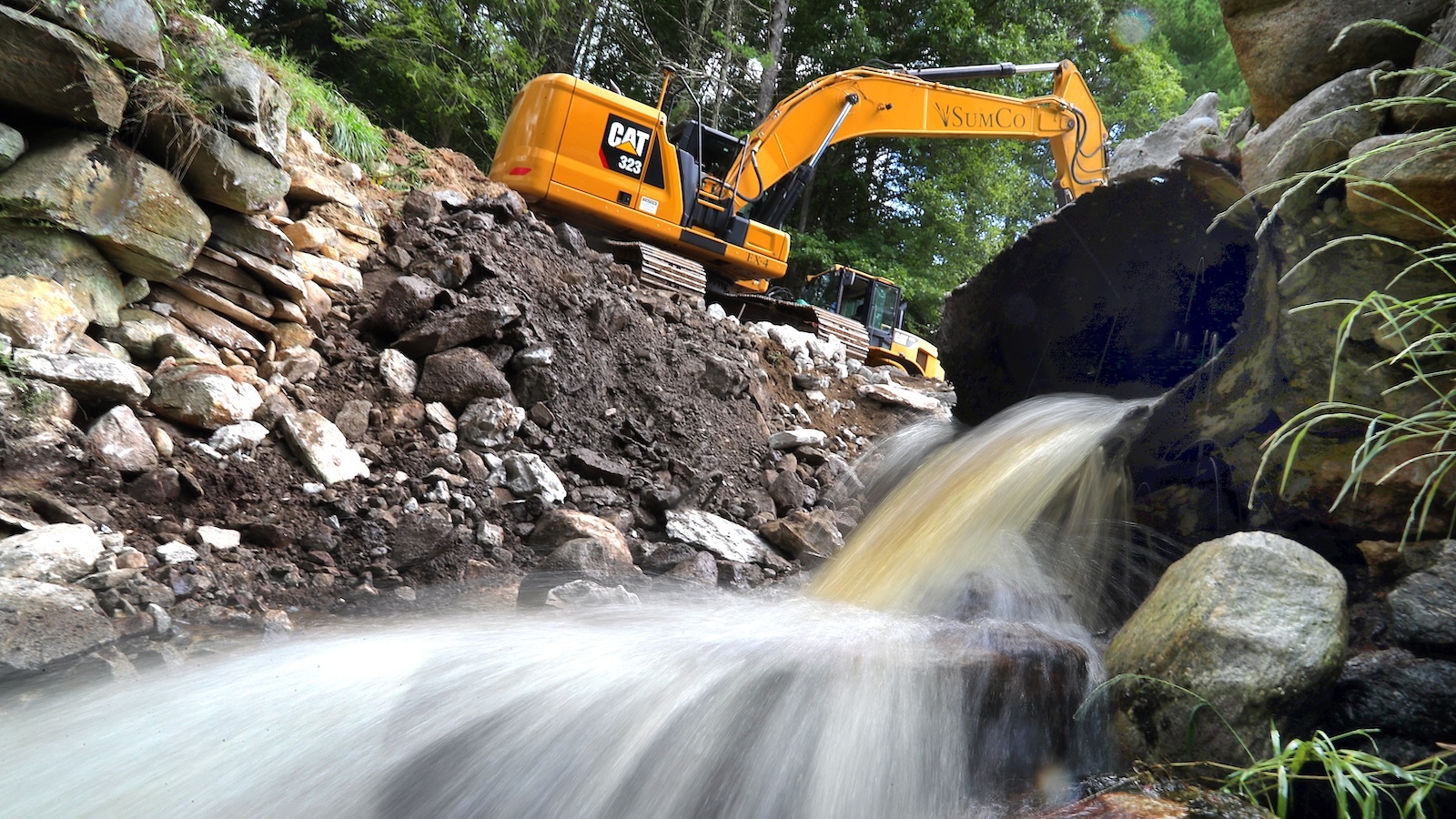 Learn to tear small dams helps to revive the northeast rivers